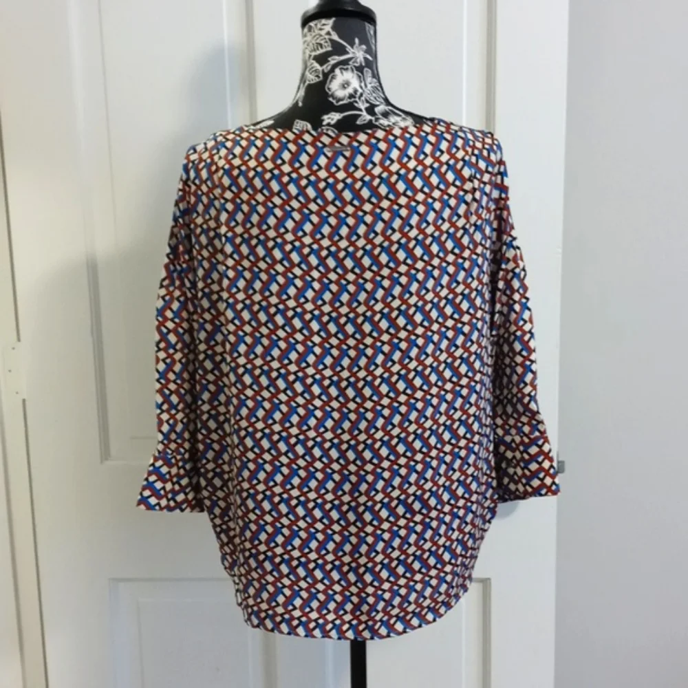 💙T Tahari💙 - Geometric Top - Picture 2 of 16